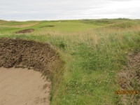 IMG 2741  Siellä se pallo on bunkkerien välissä