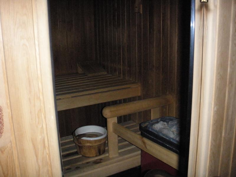 P3120143.JPG - Ehta suomalainen sauna ja sai heittää löylyä