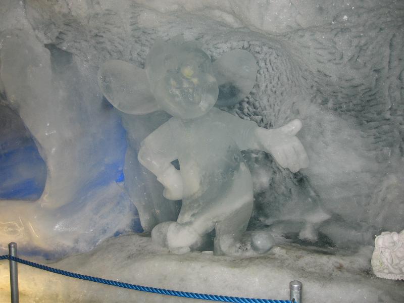 IMG_4747.JPG - Hienoja veistoksia