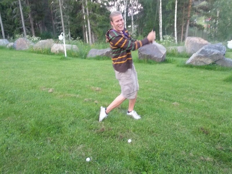 IMG_20120704_030219.jpg - mutta ei osu palloon